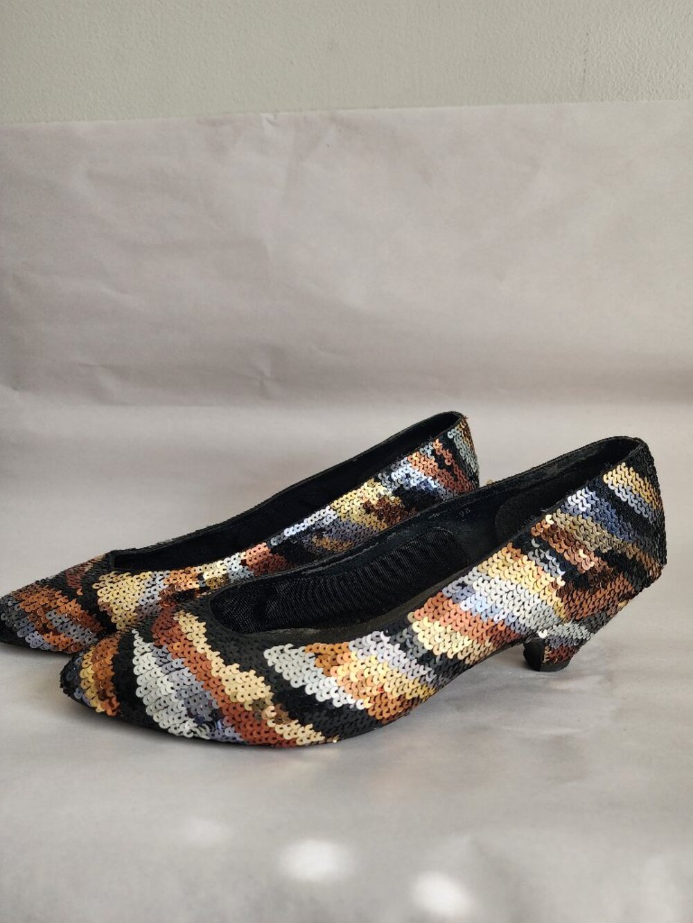 Frankie and Baby by Beverly Feldman Sequin Kitten Heel Pumps Multicolor Size 9